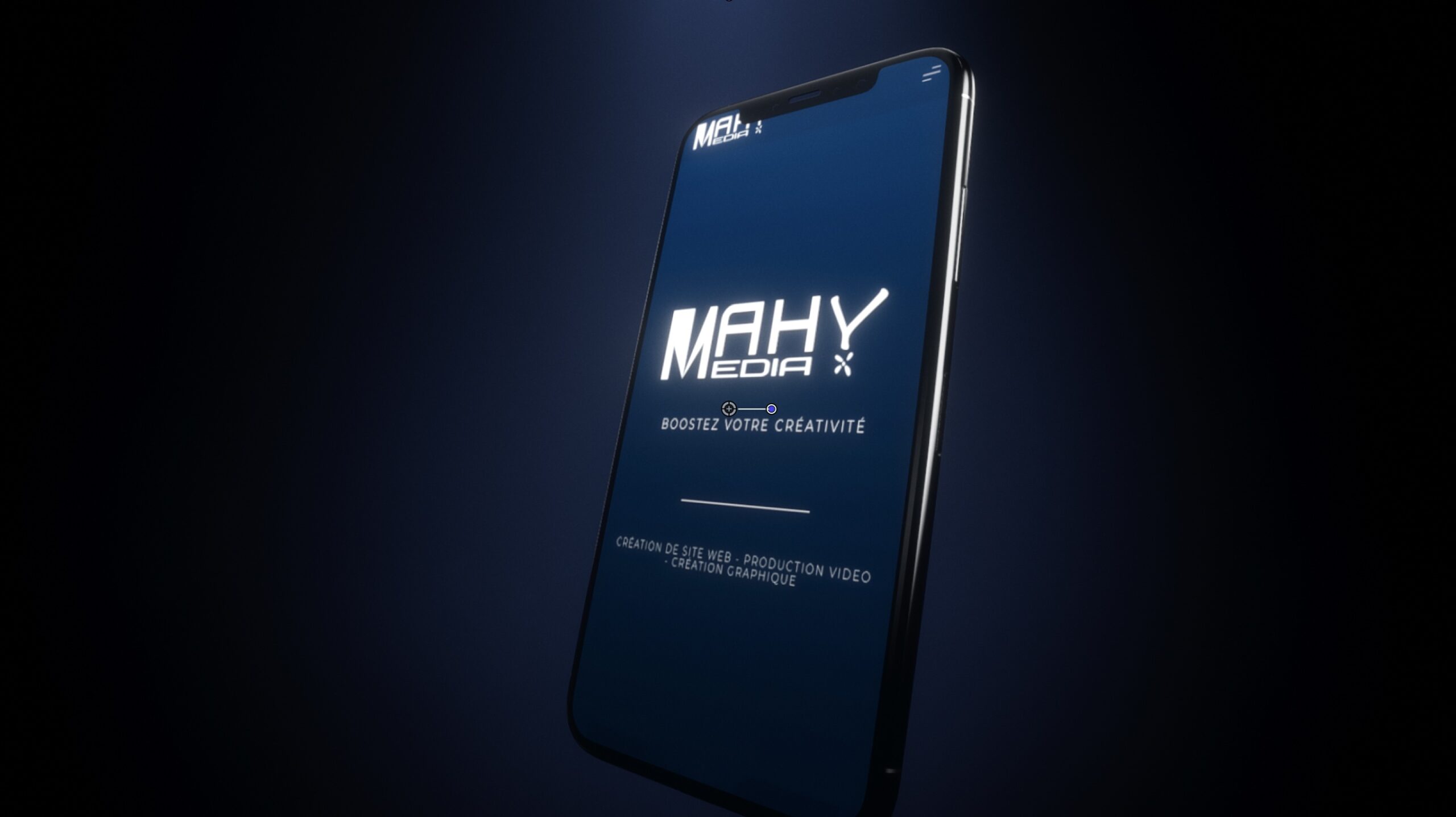 iPhone affichant le site web de Mahymedia, symbolisant la compatibilité mobile et la conception réactive.